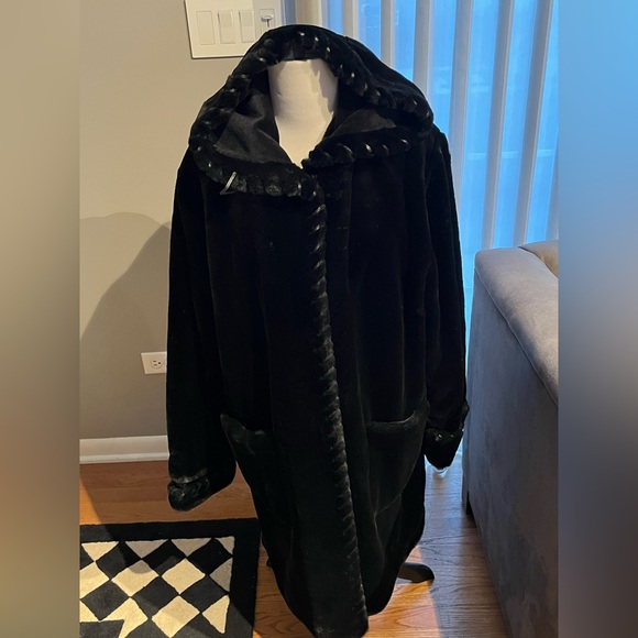 Women’s black faux fur hooded coat by Marvin Richards. Size large. - Picture 1 of 13